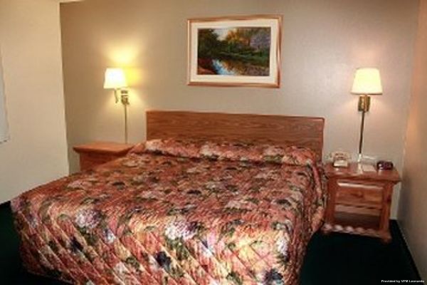 Paynesville Inn and Suites (Clarksville)